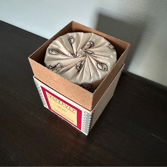 Votivo Spiced Chai Aromatic Candle NWT - Picture 3 of 5